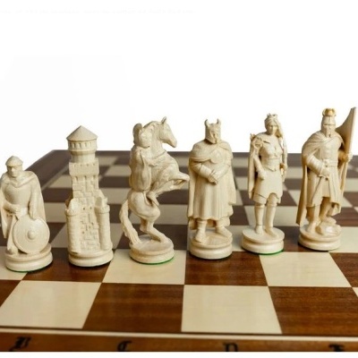 https://www.pinheirobravo.pt/product/xadrez-com-pecas-esculpidas-em-madeira