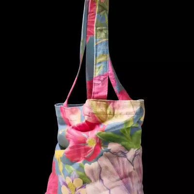 https://www.pinheirobravo.pt/product/tote-bag-floral