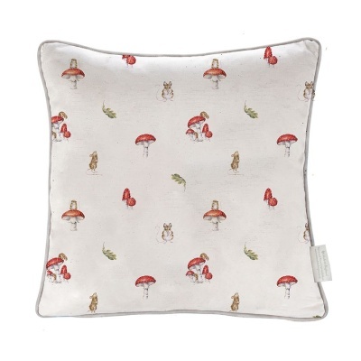 Wrendale Designs - Almofada Ratinho no Cogumelo Wrendale Designs - Almofada Ratinho no Cogumelo