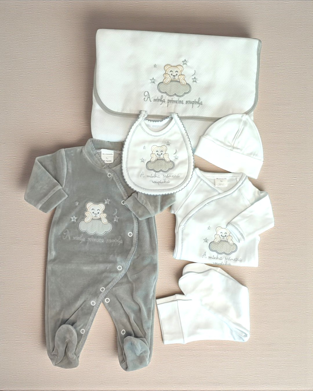 Conjunto de primeira roupa de veludo Ursinho na nuvem