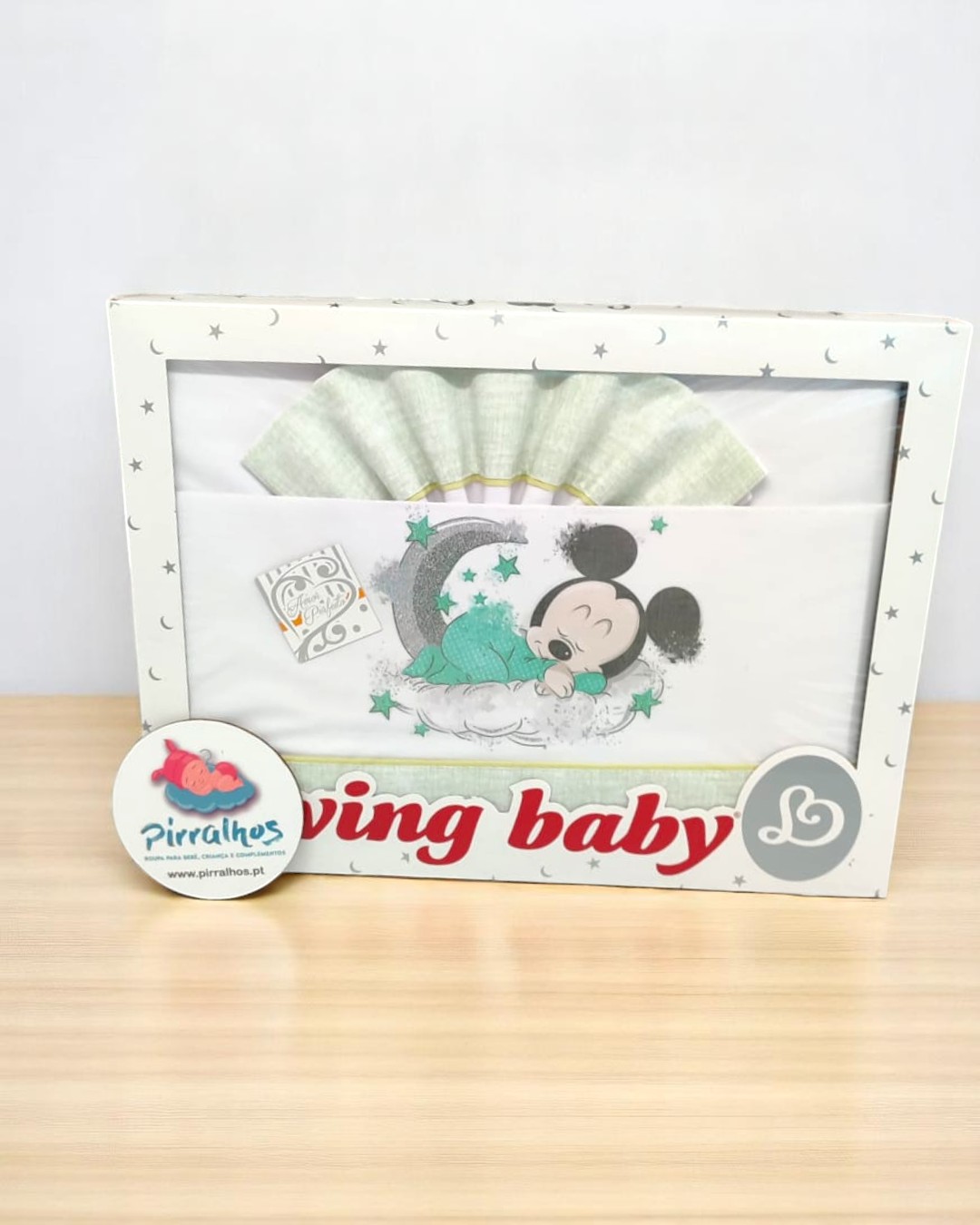 Conjunto de roupa de bebé com estampa do Mickey Mouse na lua em embalagem branca