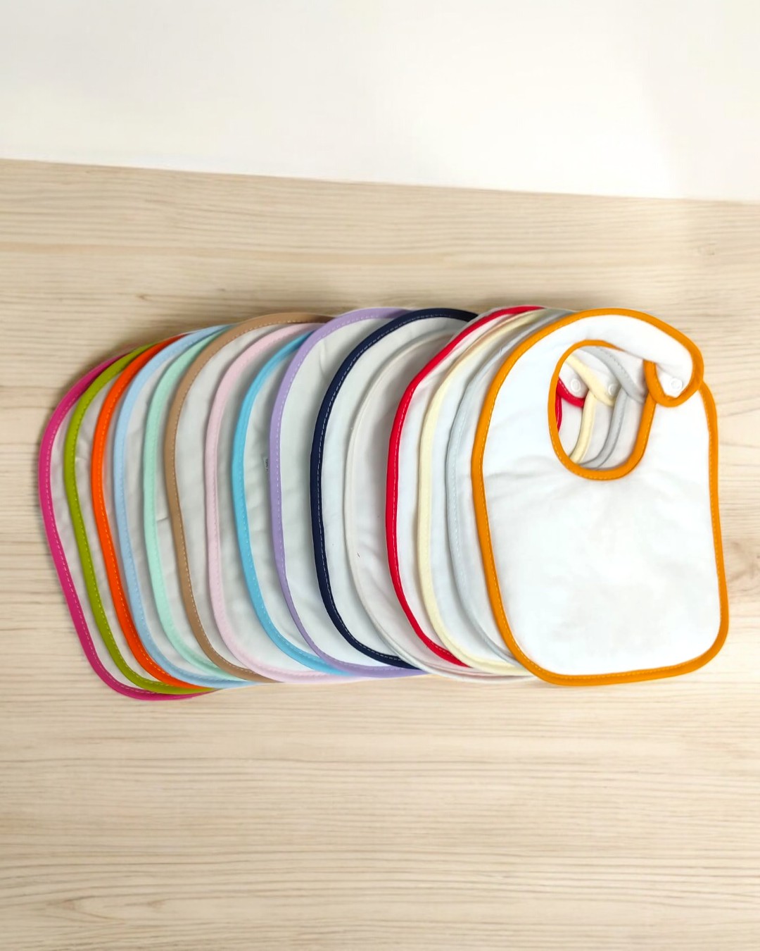 Babete impermeável liso - 15 cores à escolha