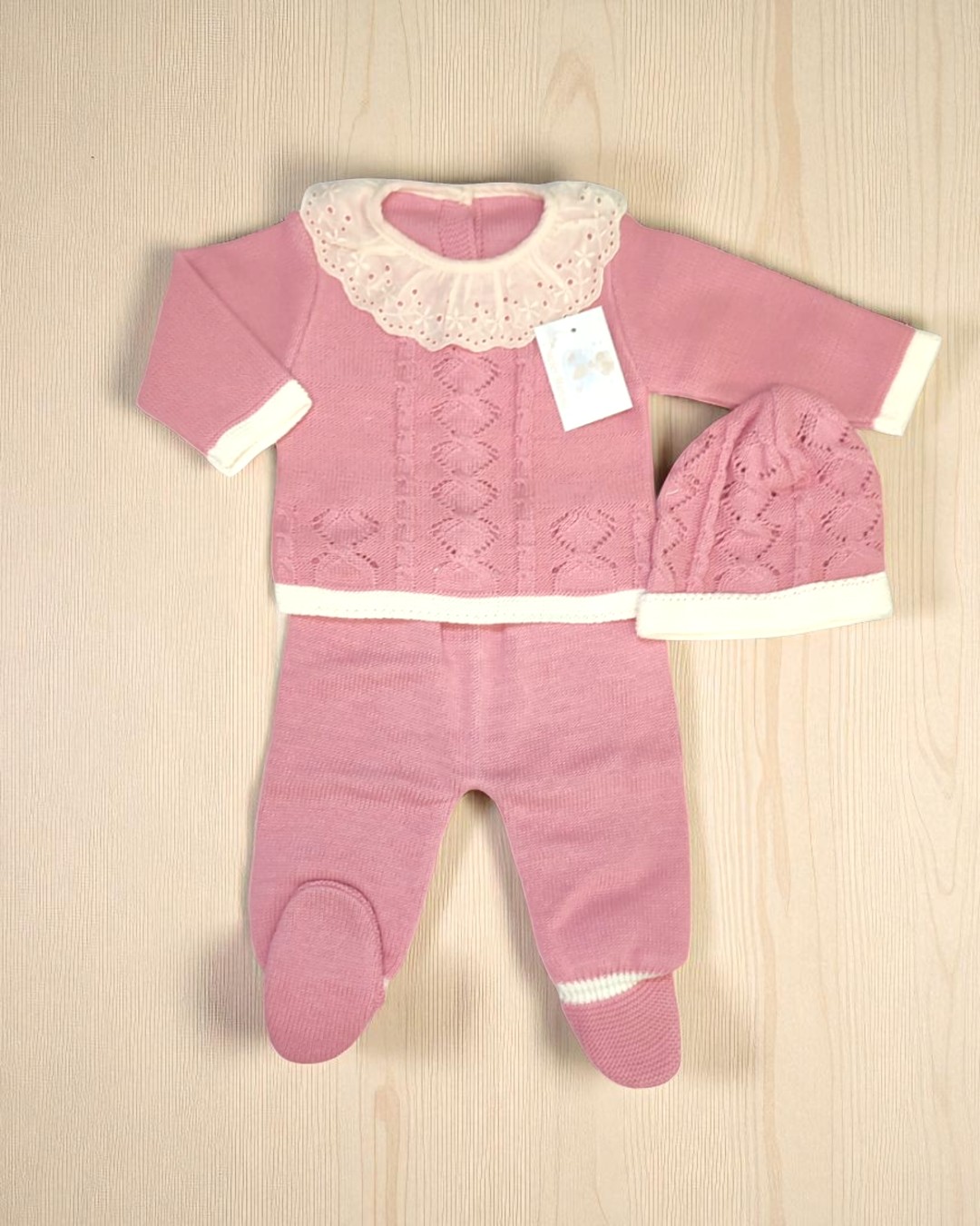 Conjunto de três peças Malha trabalhada e gola em bordado inglês