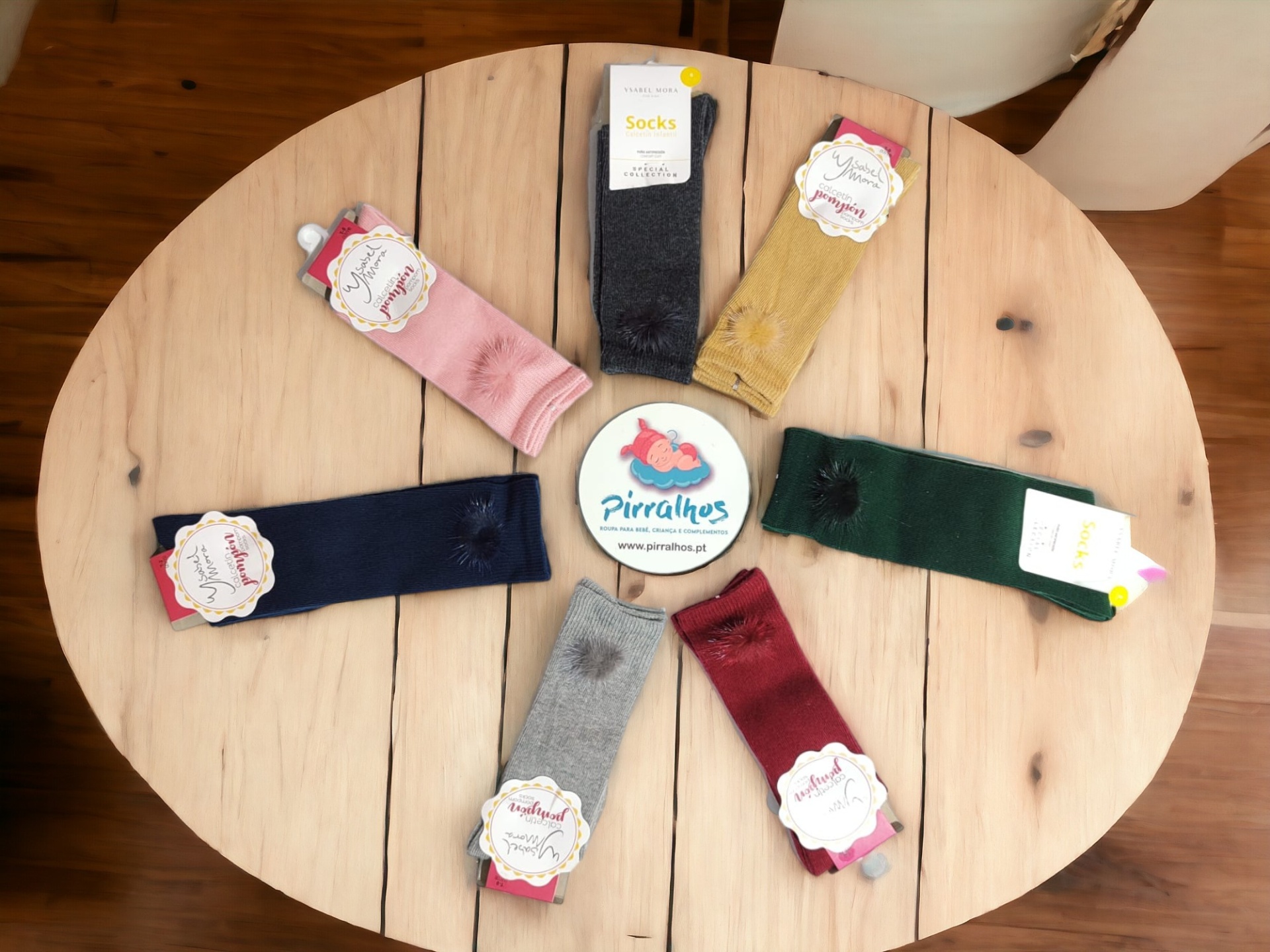 Meia até ao joelho com pompom