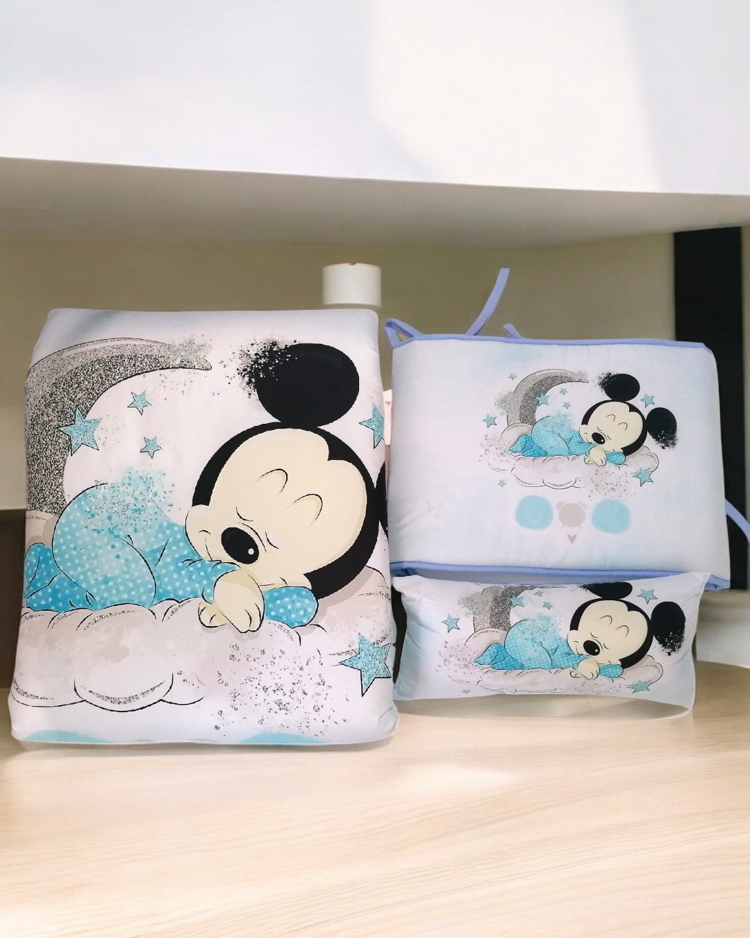 Conjunto de edredon para berço de grades - Mickey na lua