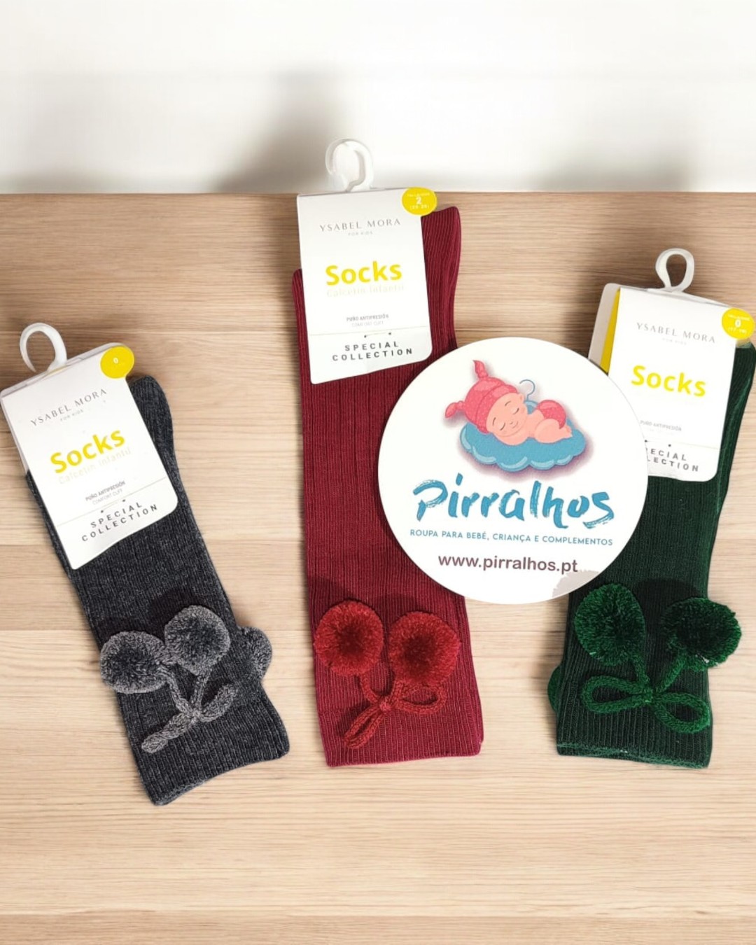 Meia até ao joelho com duplo pompom