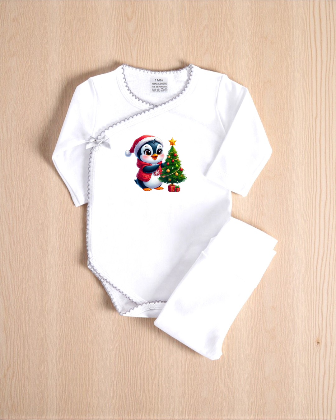 Body branco para bebé com estampa de pinguim e árvore de Natal