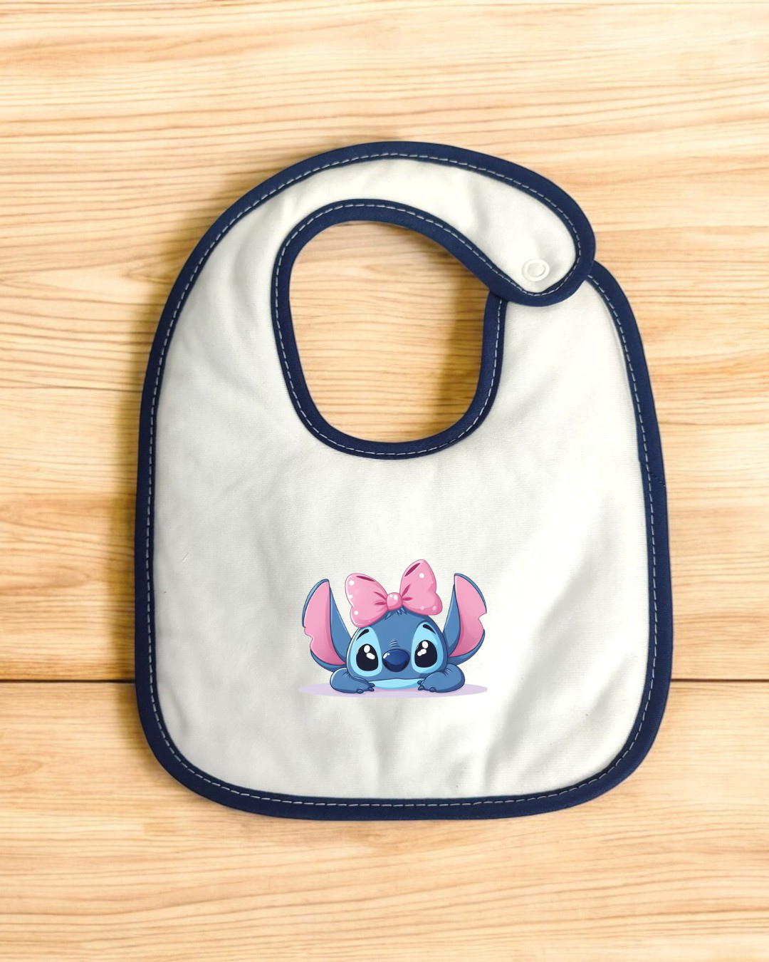 Babete impermeável Stitch com laço - 15 cores à escolha, Exclusivo Pirralhos