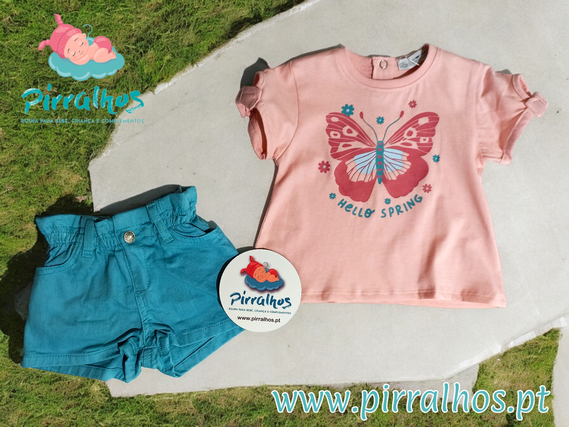Conjunto roupa infantil t-shirt rosa com borboleta e calções azul-turquesa