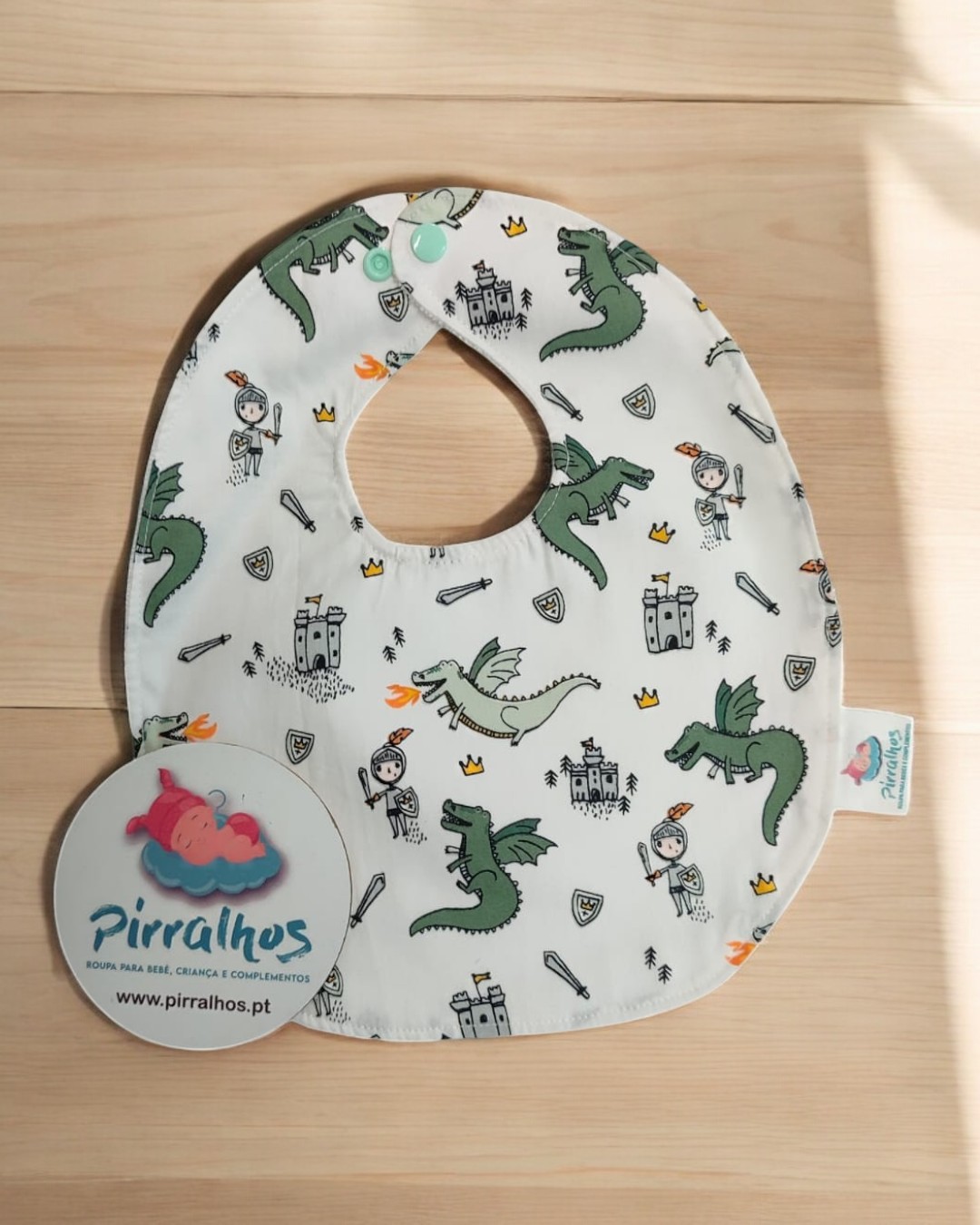 Babete impermeável Dragão