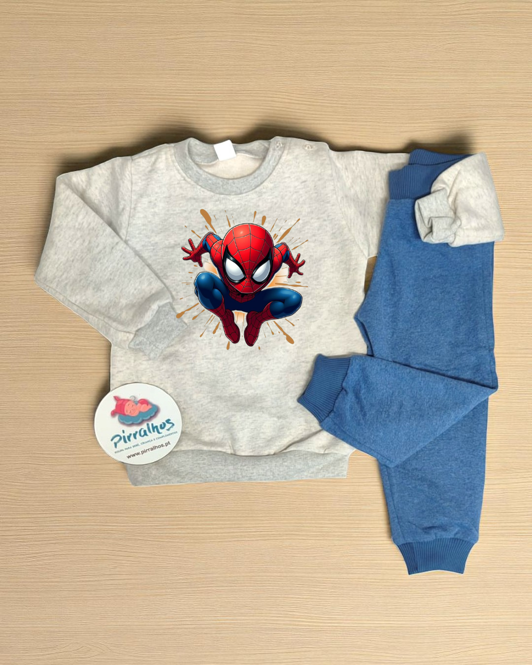 Conjunto infantil Homem-Aranha com camisola cinzenta e calças azuis
