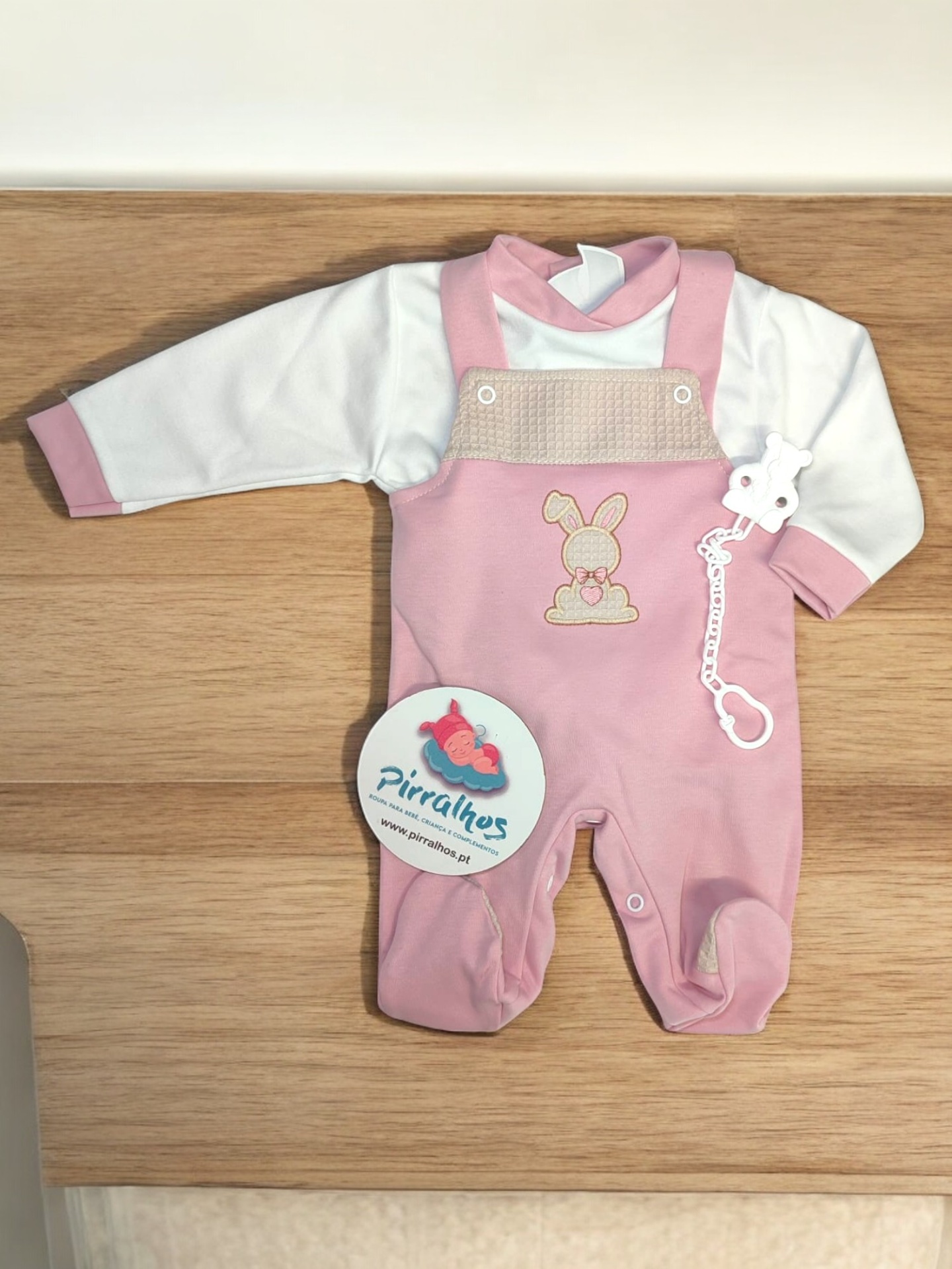 Jardineira de algodão Coelhinho com coração