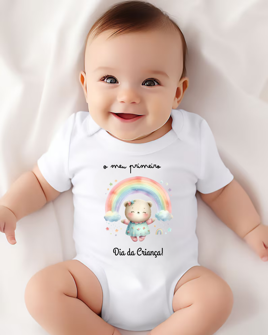 Body ou T-shirt - O meu primeiro dia da Criança! (ursinha com arco - íris)