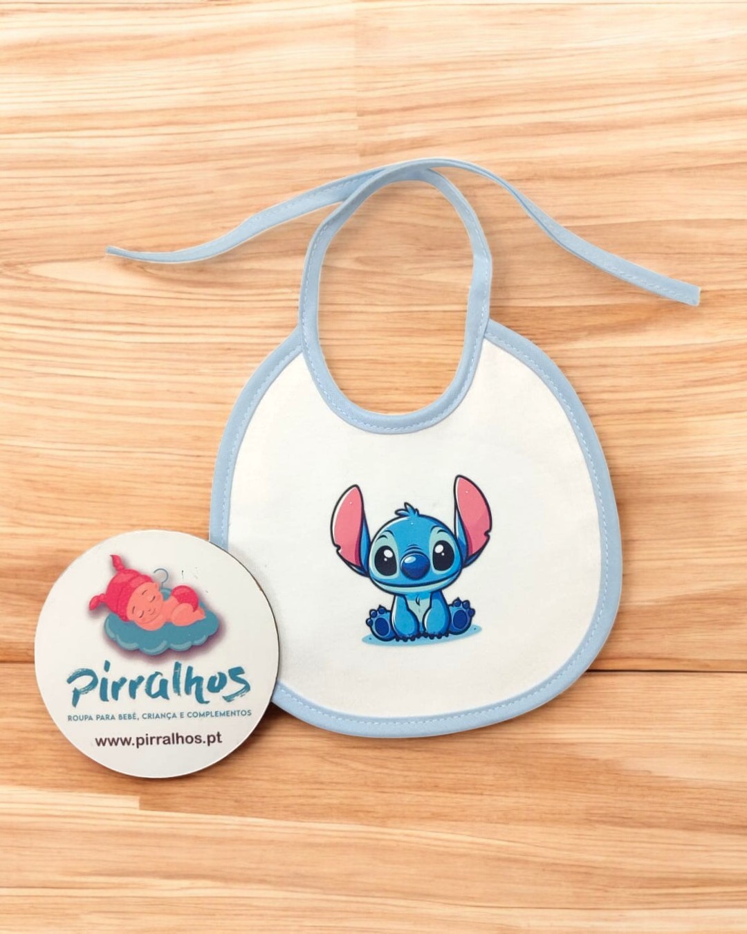 Babete impermeável redondo Stitch - 12 cores à escolha, Exclusivo Pirralhos