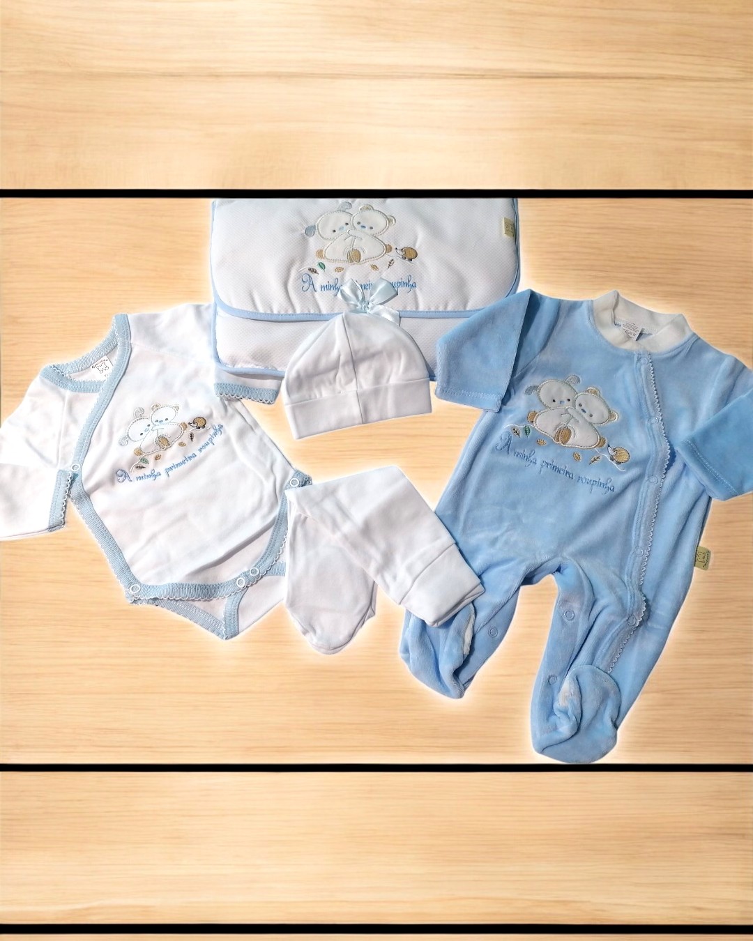Conjunto roupa bebé algodão com ursinho bordado e texto 'My little Bear'.