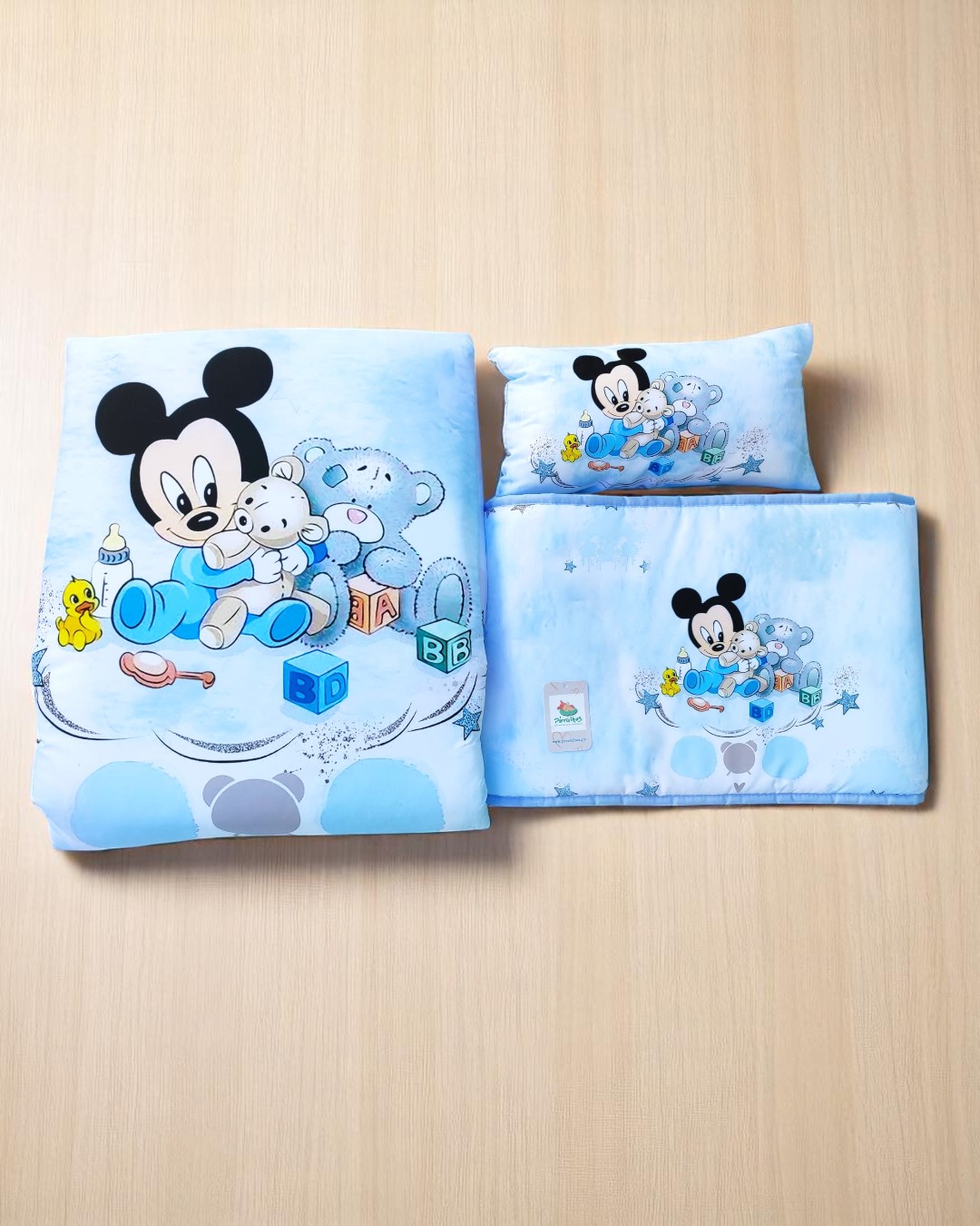 Conjunto de edredon para berço de grades - Mickey com brinquedos (azul)