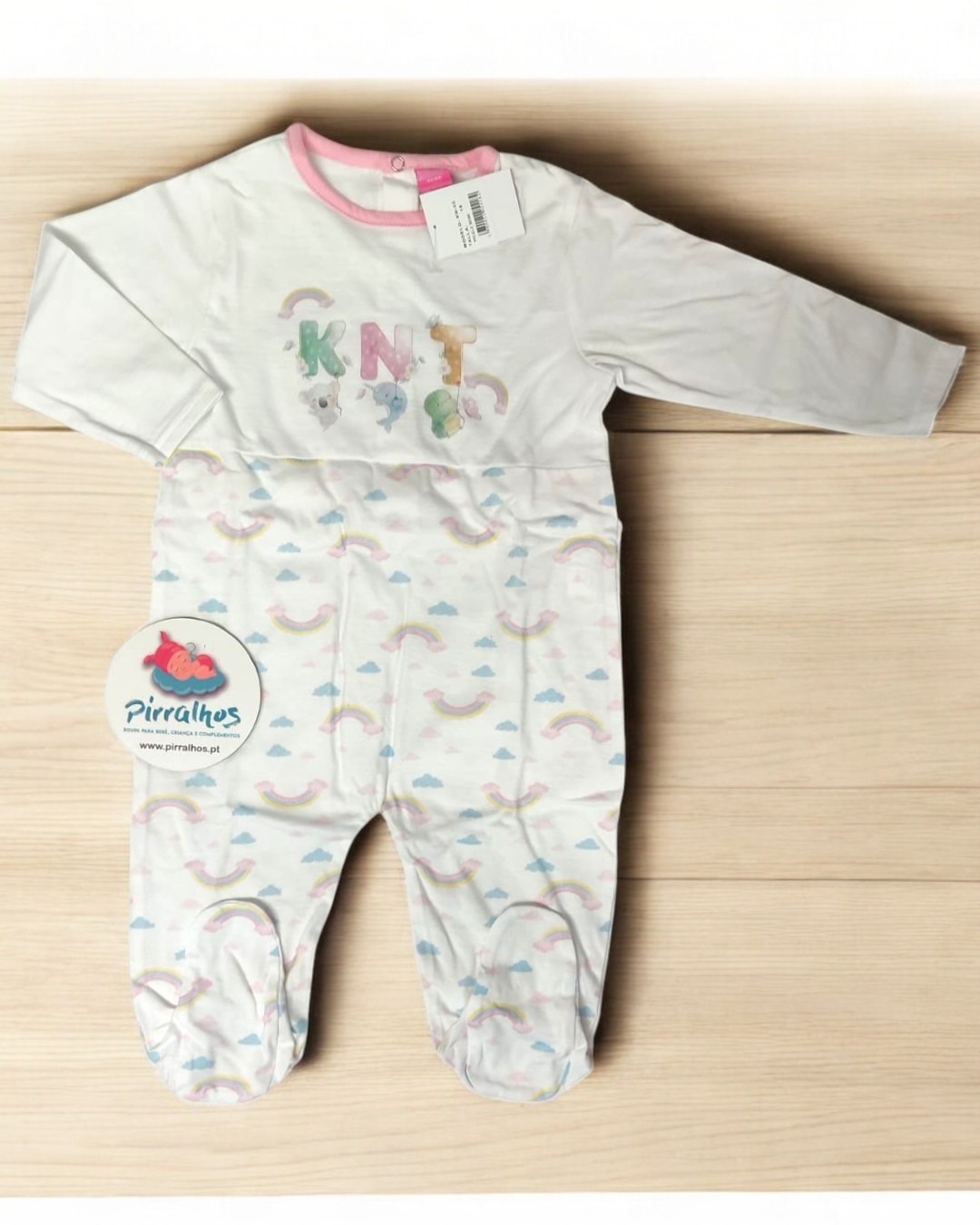 Babygrow de algodão arco-íris e nuvens