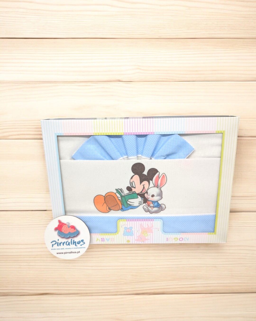 Conjunto de têxteis para bebé azul e branco com pintura de Mickey Mouse e coelho