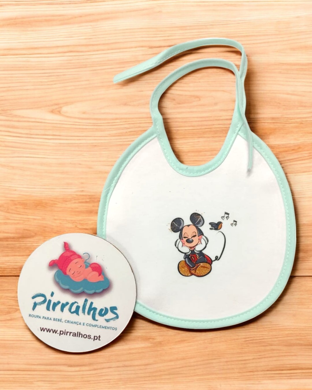 Babete impermeável redondo Mickey Música- 12 cores à escolha, Exclusivo Pirralhos