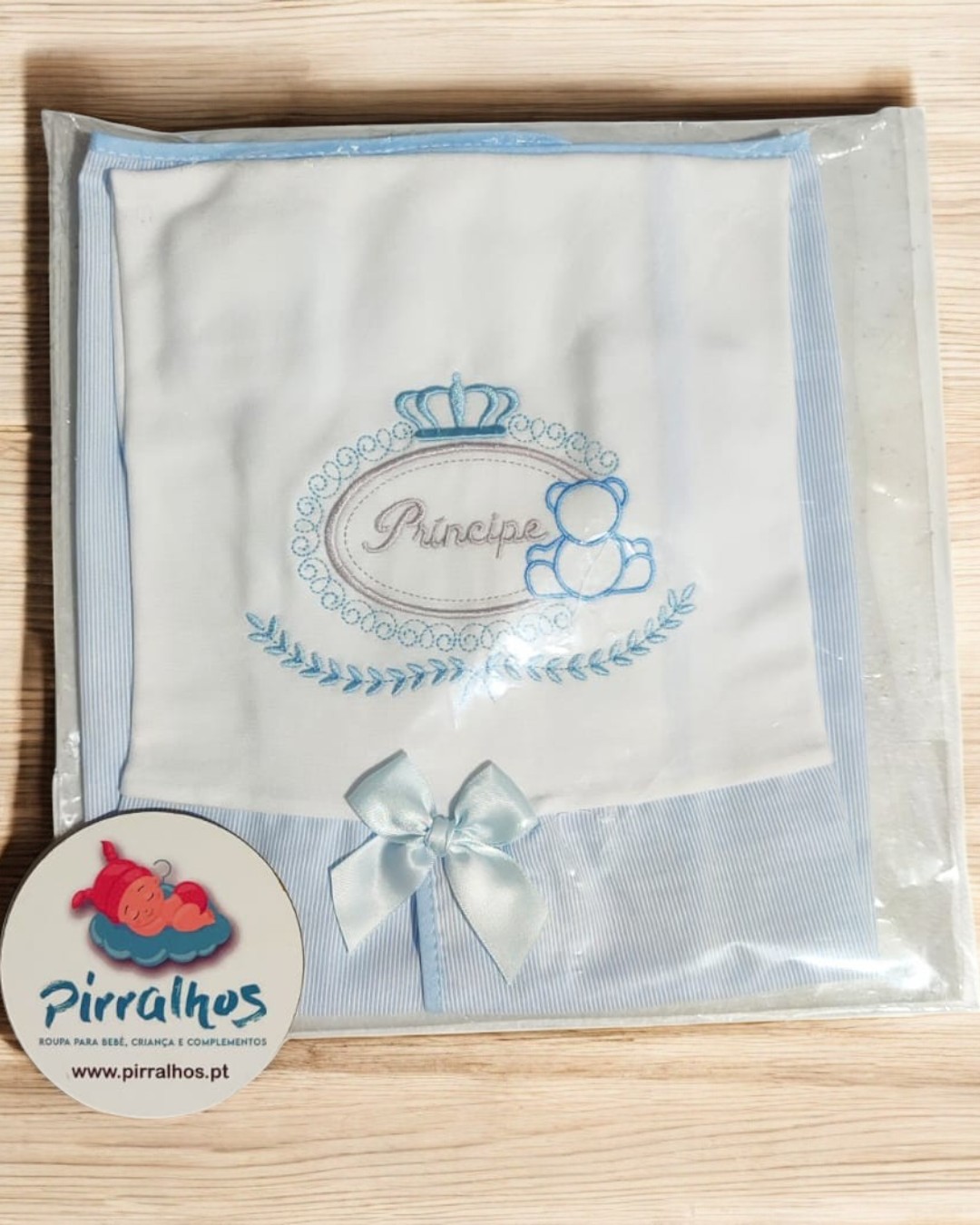 Tapa Ovo aberto ao meio Principe