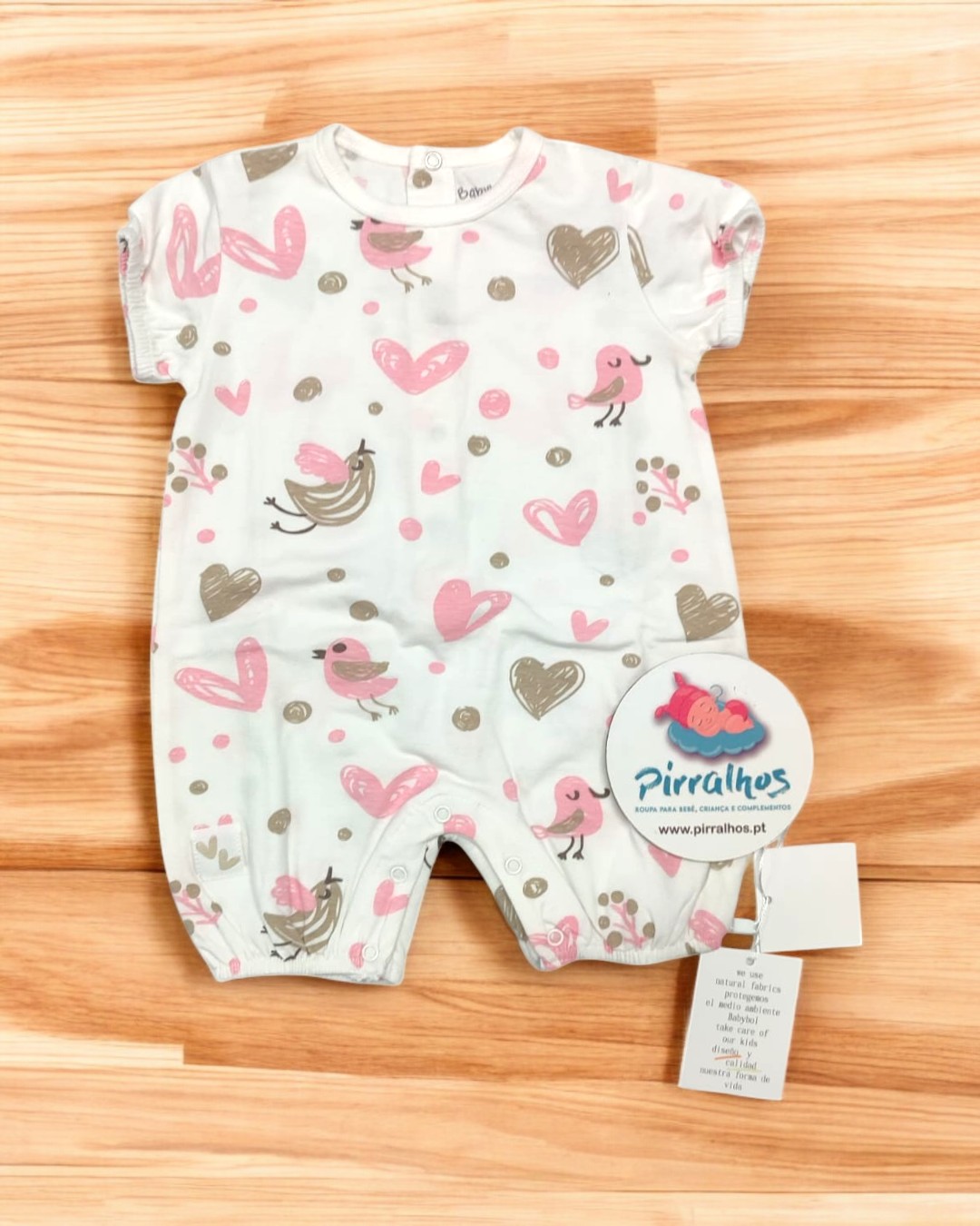 Pijama / macacão manga curta passarinhos e corações