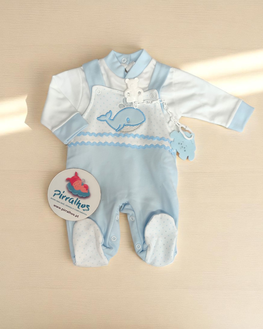 Jardineira de algodão Baleia