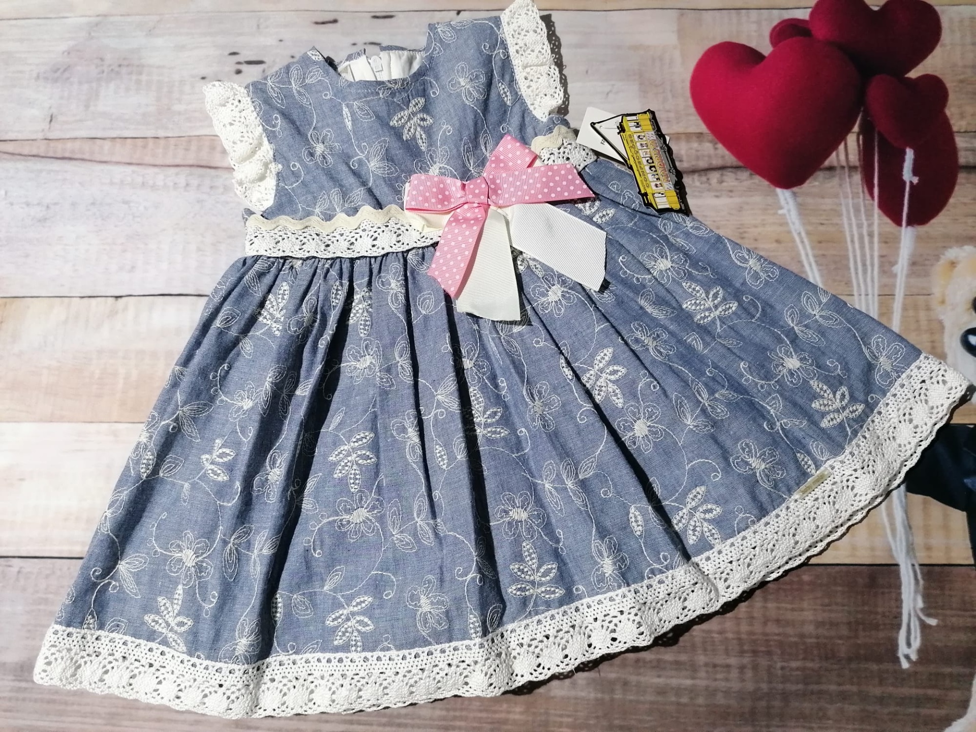 Vestido com renda e duplo laço