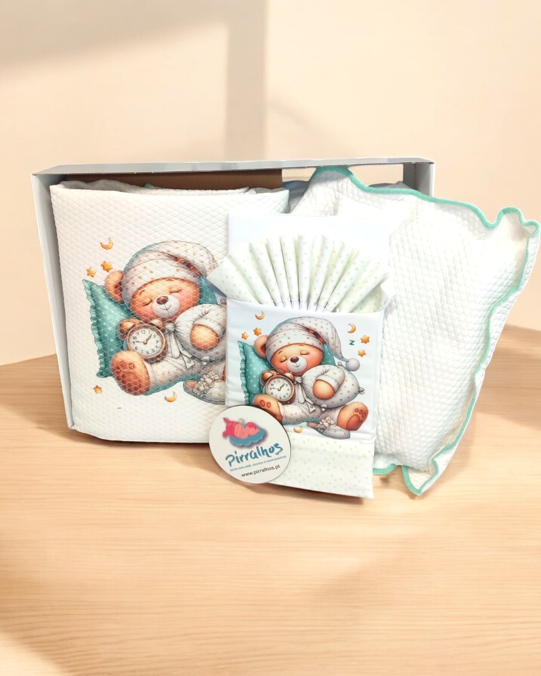 Conjunto de colcha e lençóis - Ursinho com relógio