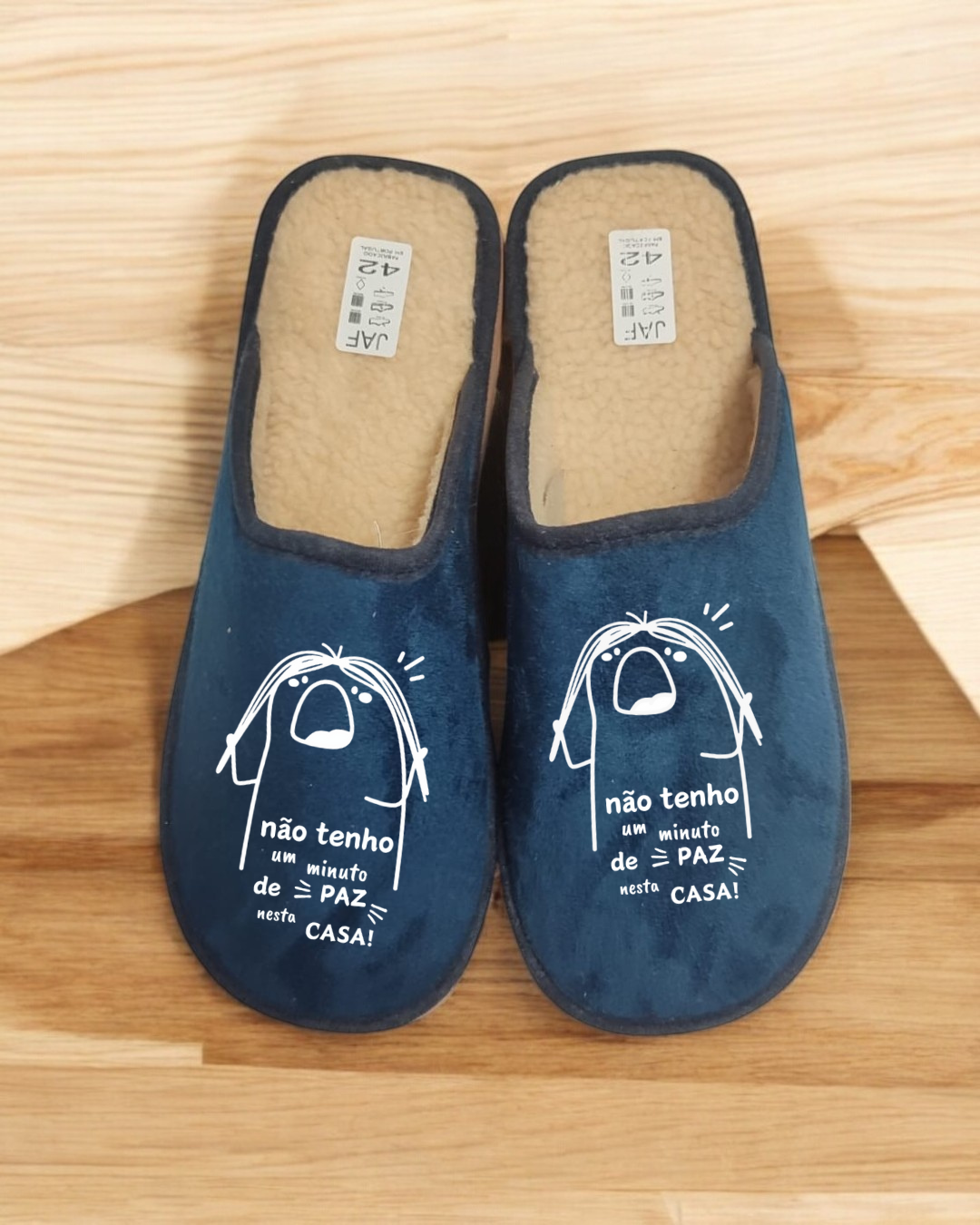 Chinelos Personalizados "Não tenho um minuto de paz"