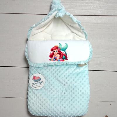 Saco de bebé azul com textura e sereia vermelha