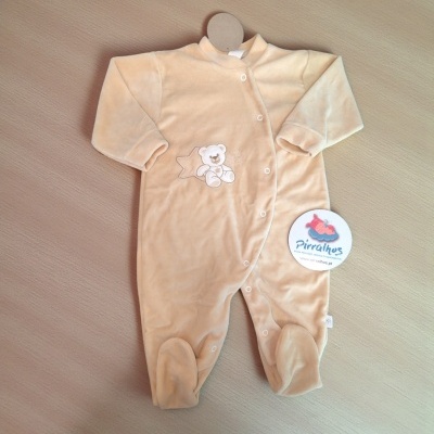 Pijama inteiro bege para bebé com urso bordado