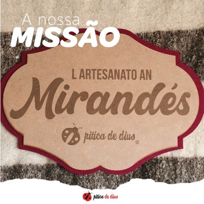 Logotipo em tecido com texto 