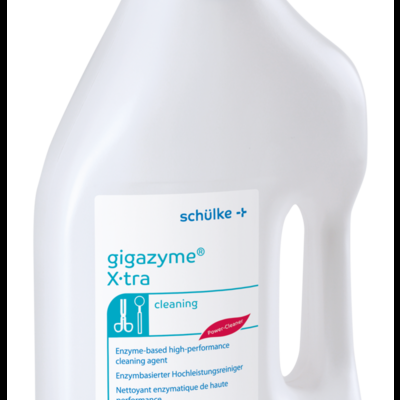 Frasco branco de plástico com etiqueta frontal com texto e gráficos em azul e vermelho.