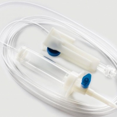 Equipo de sonda para infusão intravenosa transparente com partes azuis