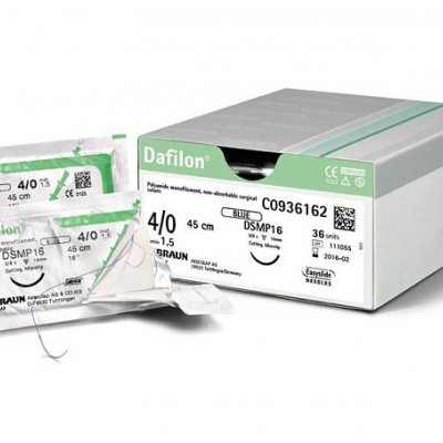 Embalagem e pacotes de suturas Dafilon 4/0 45 cm em fundo branco