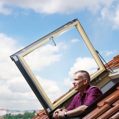 Janela&#x20;de&#x20;acesso&#x20;&#x00E0;&#x20;cobertura&#x20;Fakro&#x20;-&#x20;FWP&#x20;U3