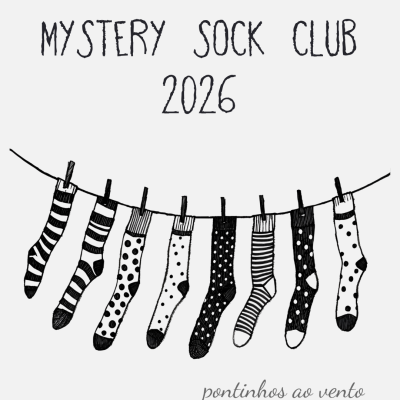 Desenho a preto e branco de meias penduradas com texto relacionado a um clube de meias