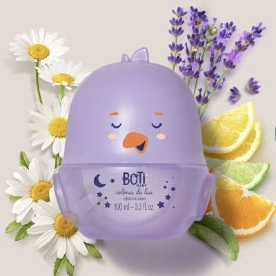 Colónia para bebé BOTI BABY colónia da lua em embalagem lilás em forma de pássaro com flores e frutas ao fundo