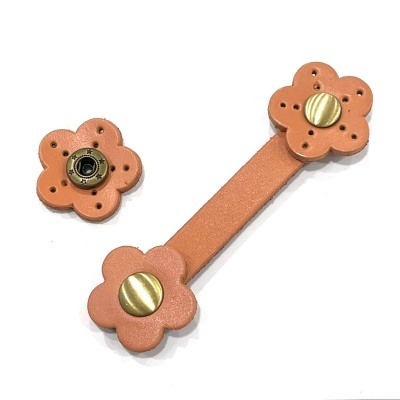 Fecho em Couro Sintético Natural Flor