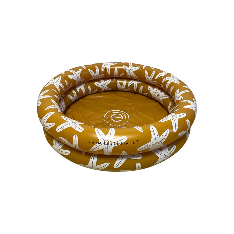 Piscina insuflável castanha com padrão de estrelas-do-mar brancas