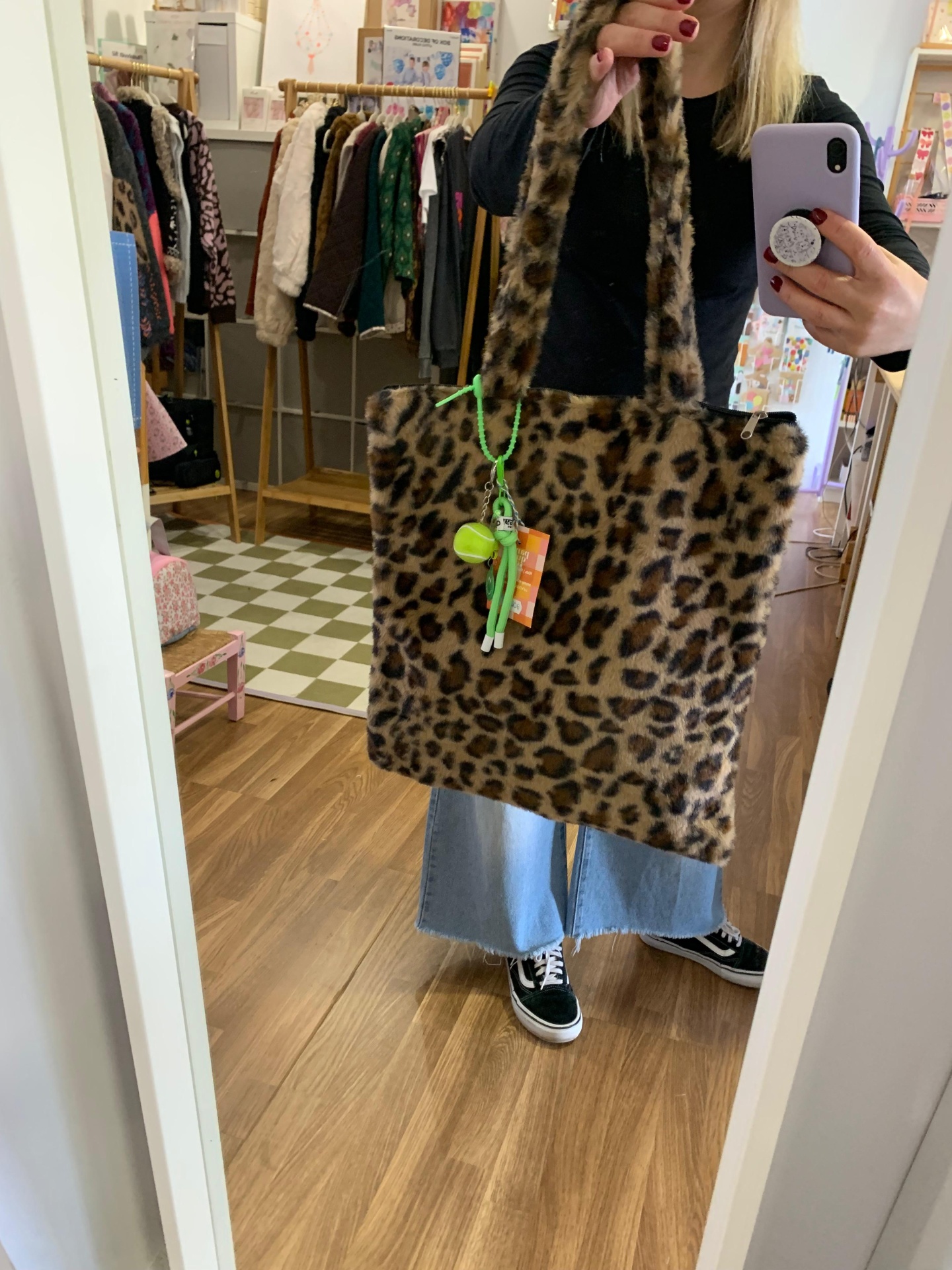 Mala de senhora padrão animal print em pêlo sintético com porta-chaves verde fluorescente