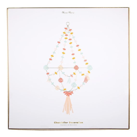 Quadro decorativo com ilustração de um lustre colorido pastel e texto Merci Merci e Chandelier Decoration