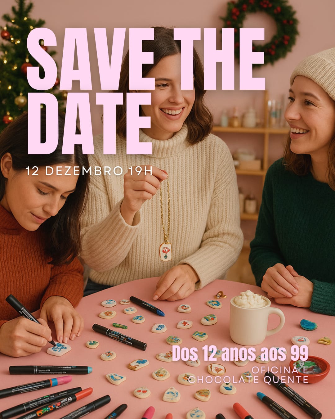 Mesa com pedras decoradas, marcadores coloridos, mulheres com camisolas de malha e decoração de Natal no fundo