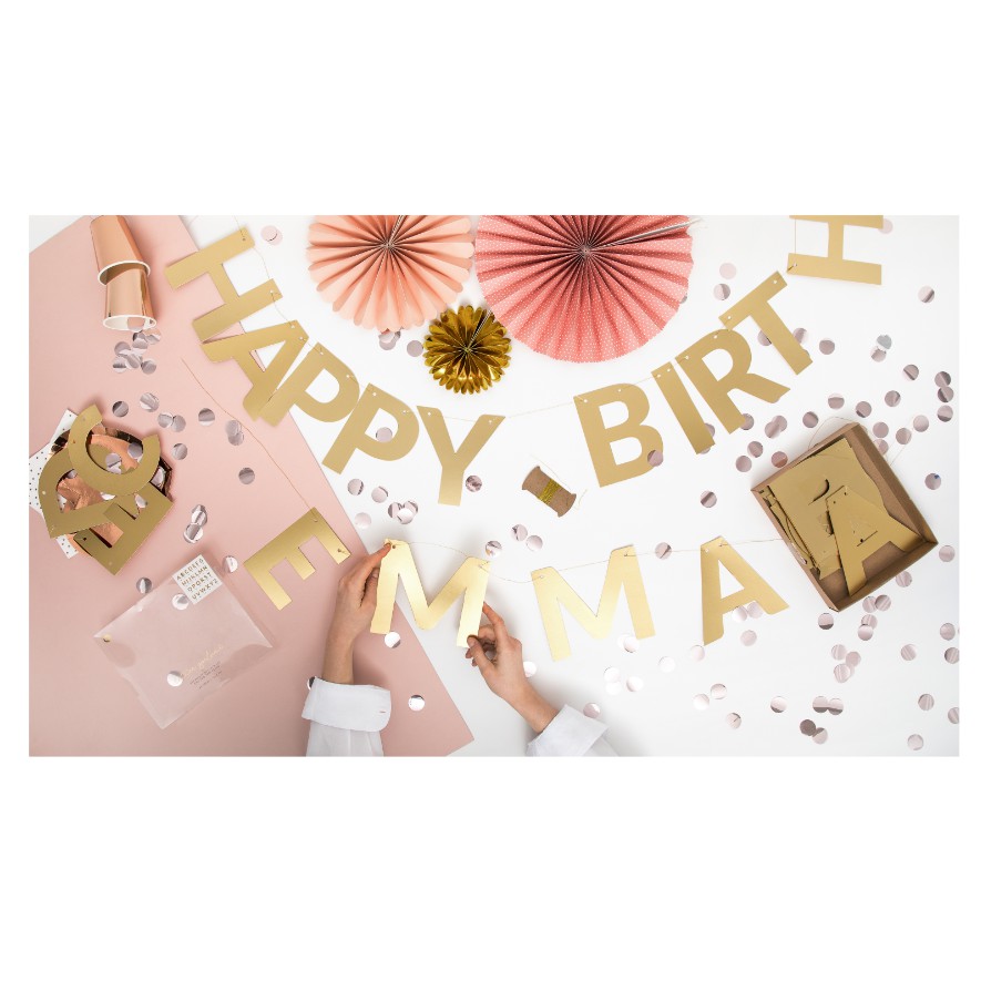 Grinalda alfabeto dourado