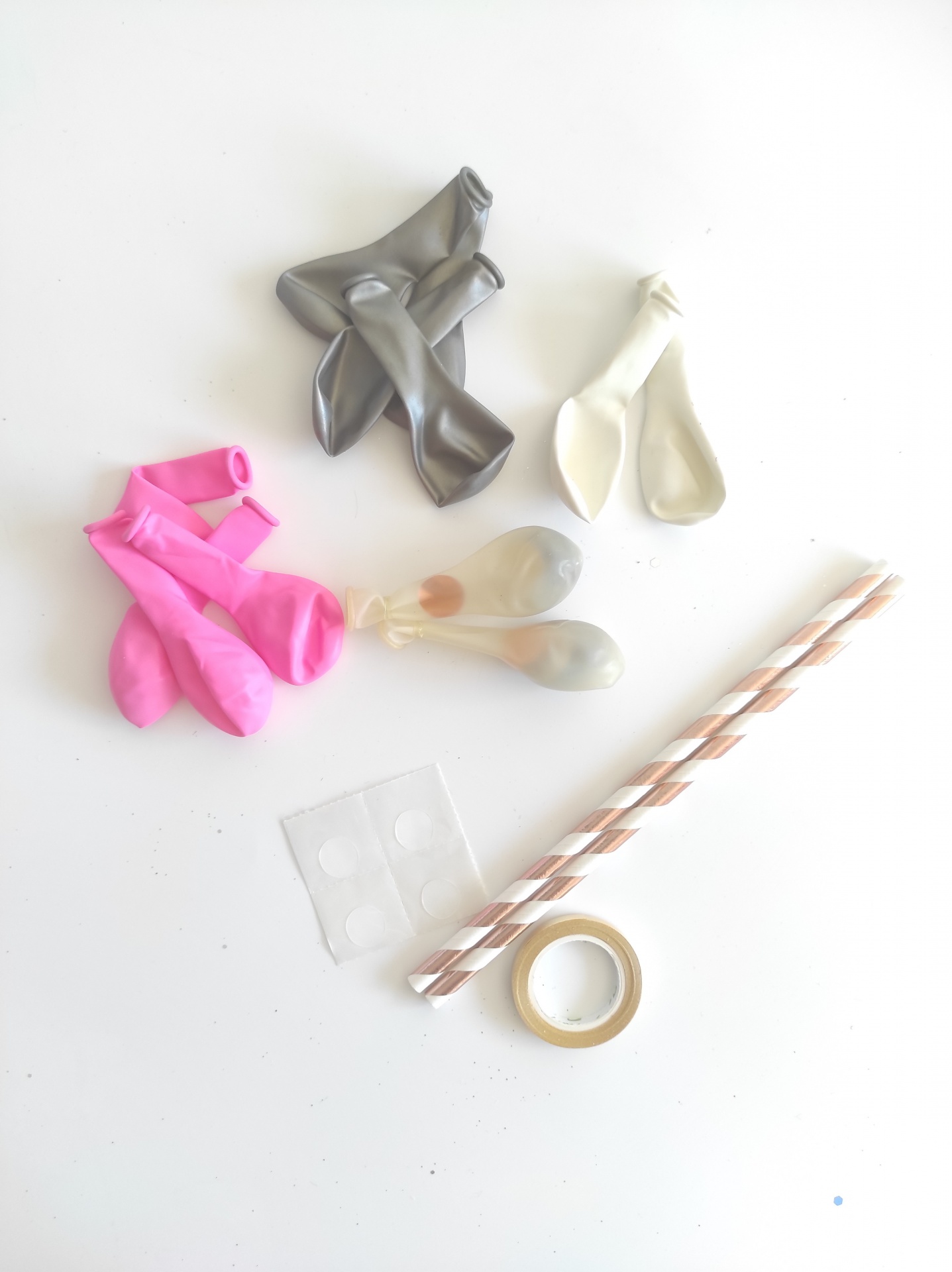 Topo de balões para bolo rosa e cinza