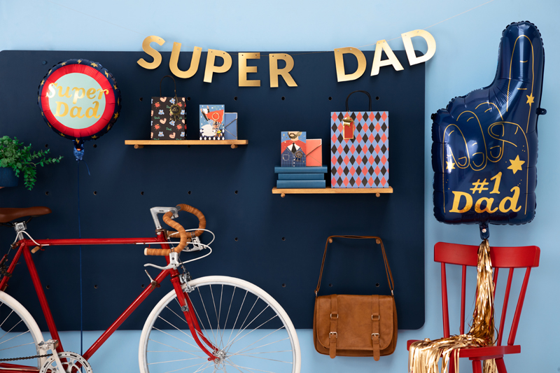 Postal Super Dad com Pin