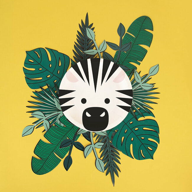 Cabeça de zebra estilizada com folhas tropicais verdes num fundo amarelo