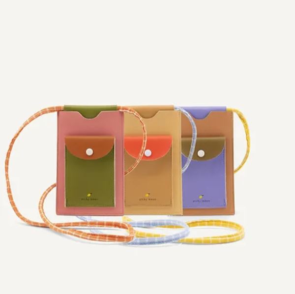 Porta-cartões coloridos com cordão e botão prateado