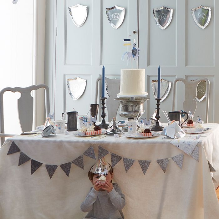 Pratos dragões e cavaleiros