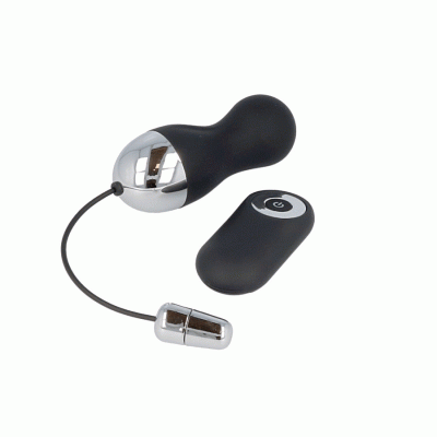 Dispositivo preto e prateado com comando remoto preto e botão de ligar